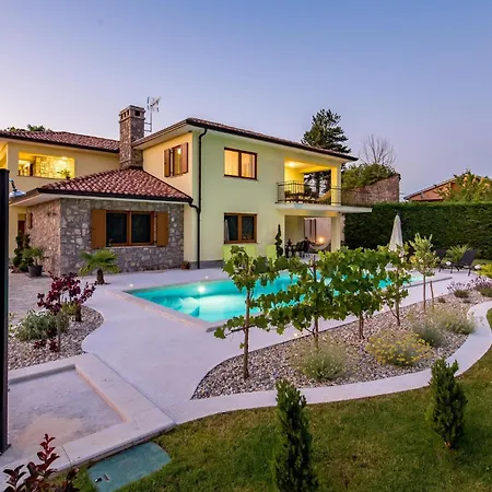 In With House A Panoramic View * Mucici